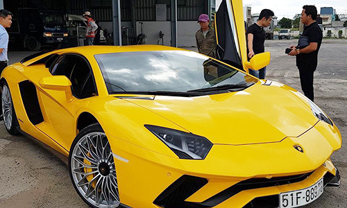 Lamborghini Aventador S ra biển, giá 48 tỷ tại Việt Nam